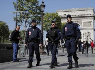 Policía de Francia descubre célula neonazi