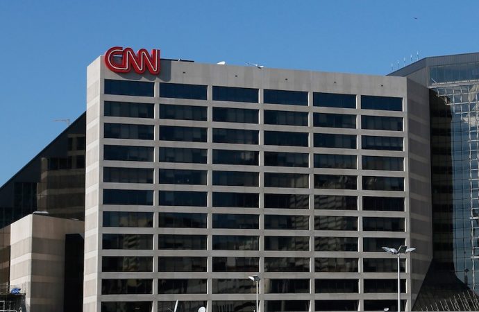 Renunció editor de fotos de CNN