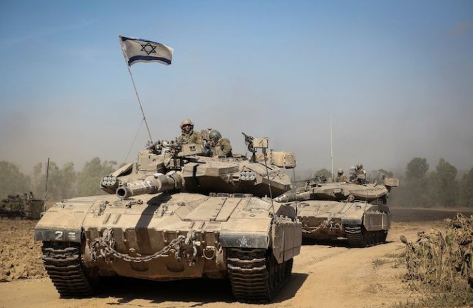 Hombre armado palestino hiere a tres soldados israelíes