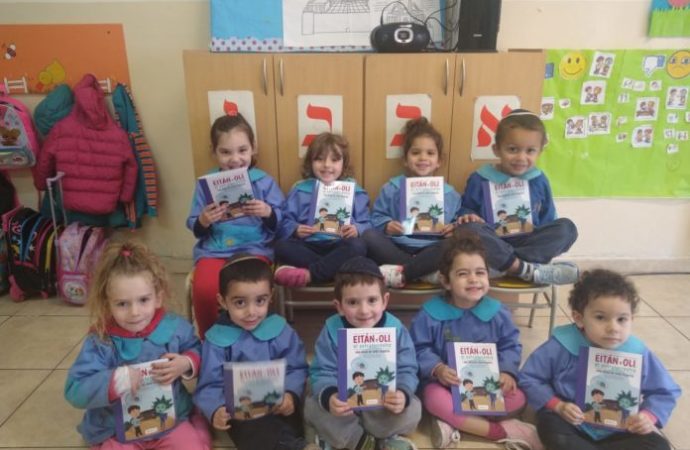 AMIA entregó 3 mil libros infantiles a instituciones judías del país