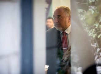 Lieberman: Firmaremos para que Gantz y Netanyahu formen una coalición