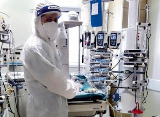 <strong>Atención.</strong> Niña israelí hospitalizada después de que su madre la infectara intencionalmente con COVID