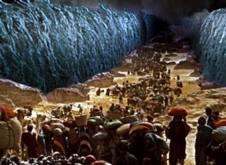 ¿Qué hizo el Pueblo de Israel mientras cruzaba el mar?