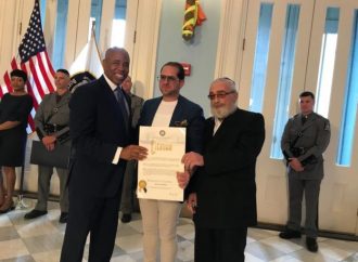 Kiddush Hashem: Honraron a un judío que salvó a un hombre a punto de suicidarse