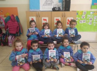 <strong>Fortaleciendo la vida comunitaria.</strong> AMIA entregó 3 mil libros infantiles a instituciones judías del país