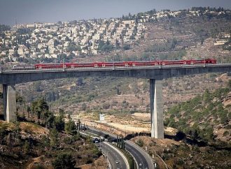 <strong>Una obra monumental.</strong> Israel inaugura el tren rápido que conecta Jerusalem y Tel Aviv