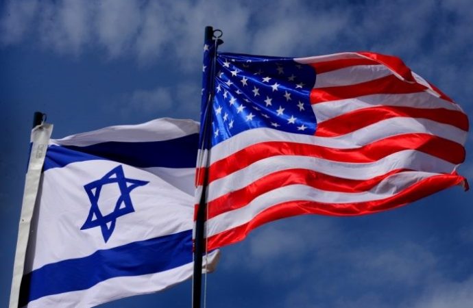 Estudiantes iraníes se niegan a pisotear banderas estadounidenses e israelíes