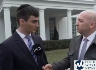 <strong>Mientras salía en vivo.</strong> El reportero israelí hace Kidush Hashem en la Casa Blanca