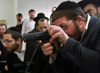 <strong>Psak Halajah.</strong> Hagaón HaRav Chaim Kanievsky dice que los estadounidenses pueden llevar armas al Shul
