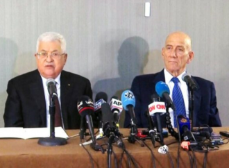 <strong>Lamentable.</strong> El ex convicto Ehud Olmert se une a Abbas para denunciar el plan de paz de Trump