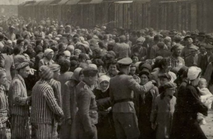 Prueba fotográfica del proceso que lleva al asesinato en masa