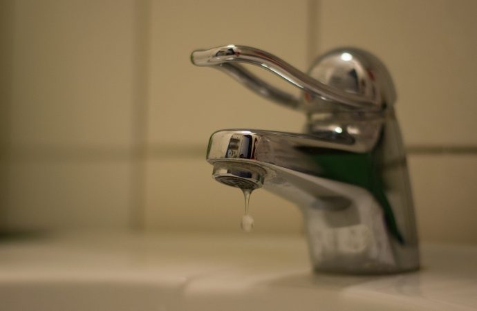 Investigadores israelíes convierten el agua del grifo en un poderoso desinfectante contra virus