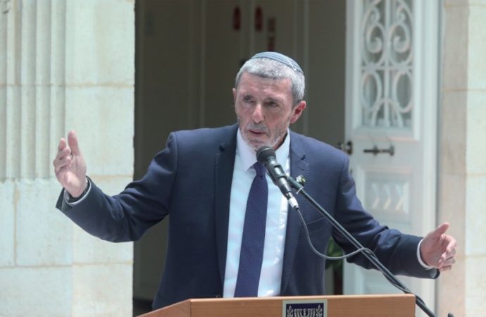 Abrirán escuelas religiosas y se mantendrán las regulaciones sobre coronavirus