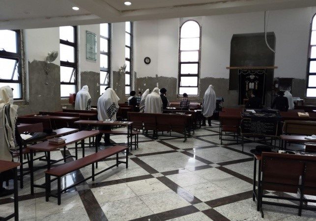 El Ministerio de Salud de Israel permite hasta 70 personas en la sinagoga o 100 en dos habitaciones