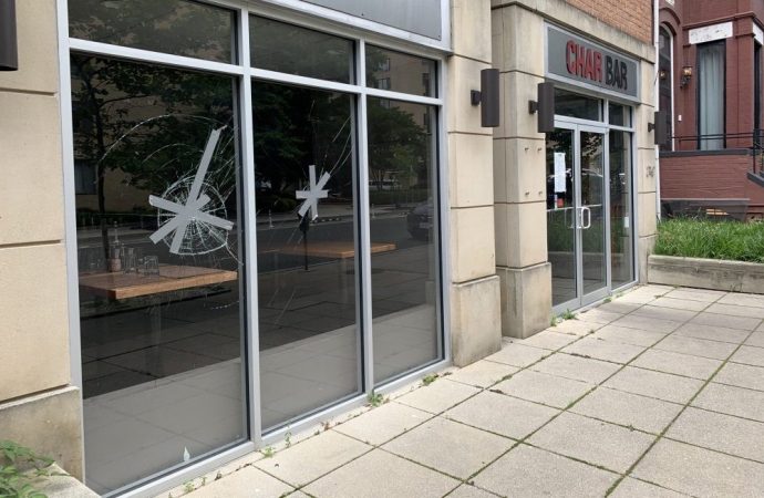 Alborotadores rompen ventanas del restaurante kosher de Washington