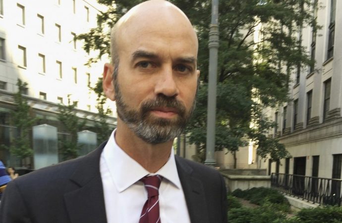 El editor de la página editorial del New York Times renuncia en medio de la furia por un artículo de opinión