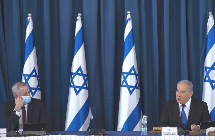 La UE invierte millones en la construcción árabe ilegal en el área C mientras Bibi y Gantz se detienen