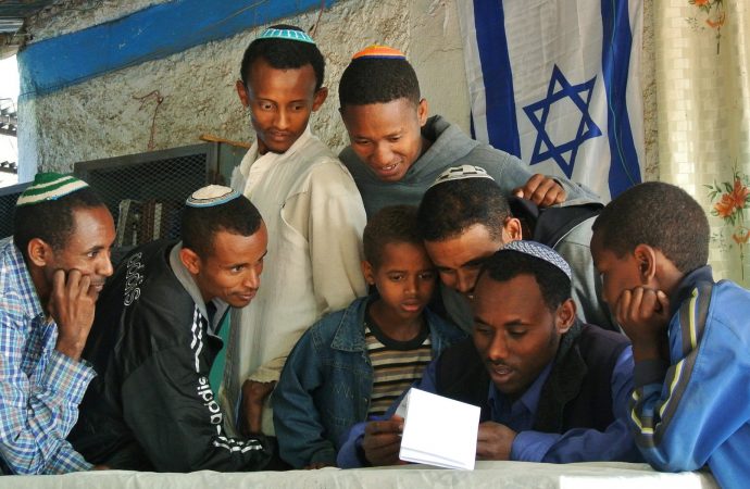 Los inmigrantes llegan a Israel desde Etiopía a pesar de la pandemia