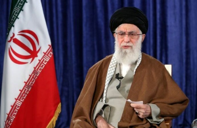 Twitter dice que los tuits de Khamenei que piden el genocidio de los judíos está bien
