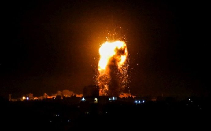 Aviones de combate israelíes atacan objetivos de Hamas