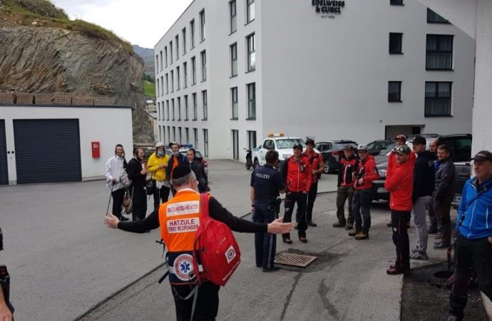 Cinco Bajurim perdidos en los Alpes austríacos encontrados después de una importante búsqueda nocturna