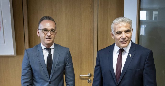 Lapid declara su apoyo a la solución de dos Estados ante los ministros de Asuntos Exteriores de la UE