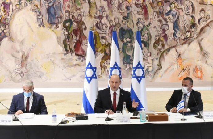 Bennett: Las leyes COVID son obligatorias y los infractores pagarán