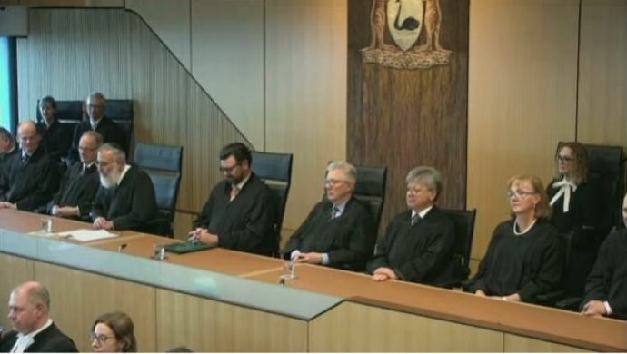 El rabino termina con la “antigua costumbre judía” como juramento ante la Corte Suprema de Australia