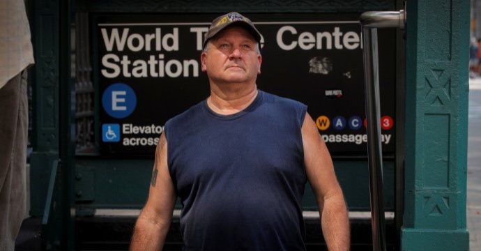 Enterrado vivo, sobreviviente del colapso del World Trade Center todavía lleva el 11 de septiembre con él hoy