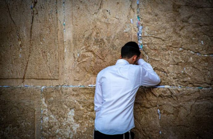 Parashat Bereshit: Adam, Yétzer Hará, Klipá y los tipos de Guerim