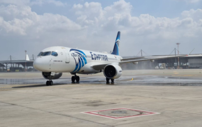 El primer vuelo de EgyptAir aterriza en Tel Aviv