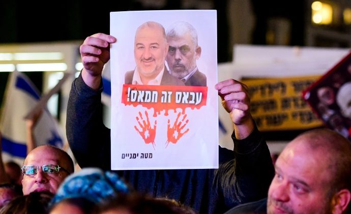 Miles de personas se manifiestan en Tel Aviv contra el gobierno