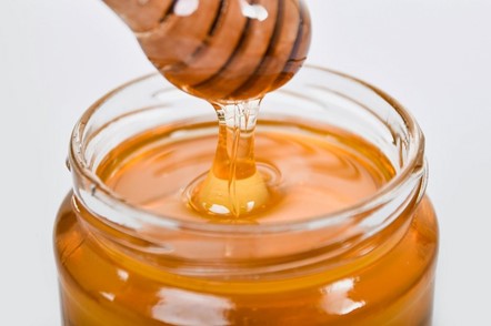La miel: beneficios para la salud más allá de Rosh Hashaná