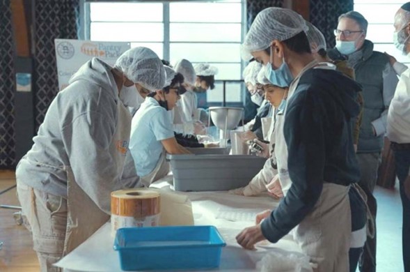 El programa de voluntarios “Pantry Packers” se expande de Jerusalem a los EE. UU.