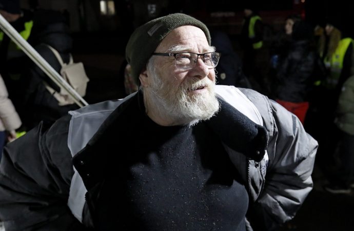 La “sopa judía” mantiene calientes a los soldados y refugiados en la frontera rumano-ucraniana