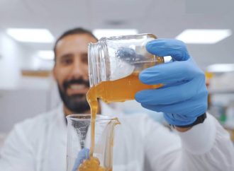 Fabricación de miel natural israelí sin las abejas