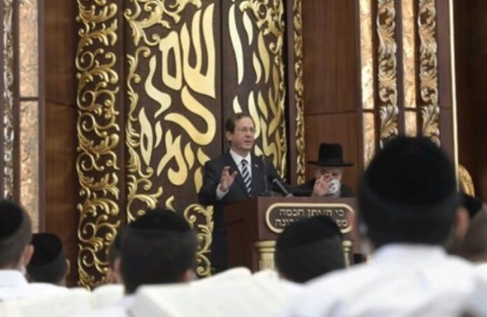 ¡Lieberman, estás equivocado! Herzog exalta las virtudes de Limmud Torah