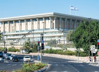 Dura critica al Tribunal Supremo por permitir la entrada de políticos árabes a la Knesset: “Están socavando a Israel desde dentro”