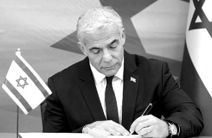Lapid firma un acuerdo marítimo con el Líbano: El país enemigo insiste en celebrar ceremonias separadas