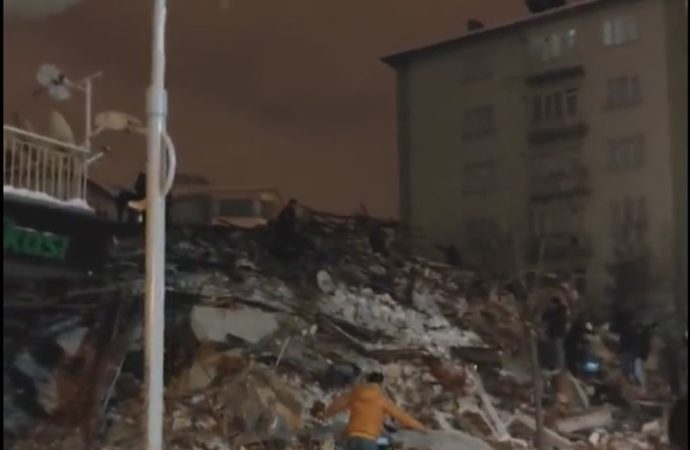 Gran terremoto: Israel estremecido, edificios derribados en Turquía y Siria, se temen miles de muertos