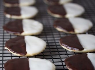 <strong>Antes de Pésaj.</strong> Los anglosajones de Jerusalem lamentan el cierre de la icónica panadería de Brooklyn