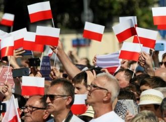 <strong>Shoá.</strong> Destacado experto en el Holocausto acusa a Netanyahu de “traicionar a seis millones” de víctimas tras el acuerdo con Polonia sobre las visitas de jóvenes
