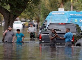 <strong>Estados Unidos.</strong> Inundaciones históricas complican el viaje a casa para los vacacionistas de Pésaj en el sur de Florida