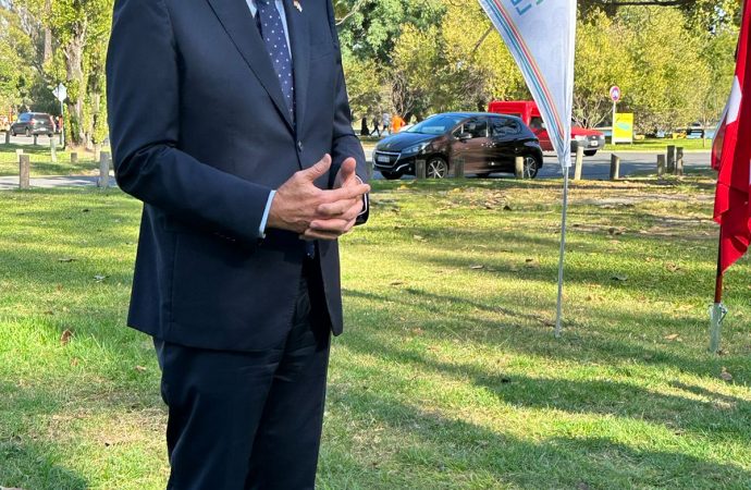 KKL: El Embajador de la Confederación Suiza en Argentina sumó su árbol