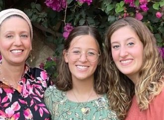 <strong>Vídeo.</strong> El rabino cuya esposa y dos hijas fueron asesinadas en el ataque terrorista de Pésaj “no tiene odio” hacia los terroristas
