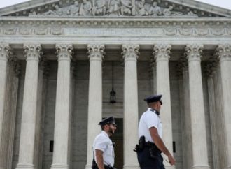 <strong>Según los expertos.</strong> La Corte Suprema escucha argumentos orales en un caso de observancia del sábado con gran impacto para los judíos observantes