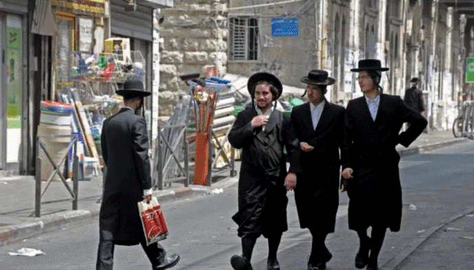 Programa innovador que prepara a hombres haredi para carreras de alta tecnología en Tel Aviv