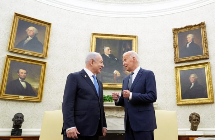 Biden advierte a Israel: mejore las condiciones humanitarias en Gaza o arriesgará el suministro de armas de EE.UU.