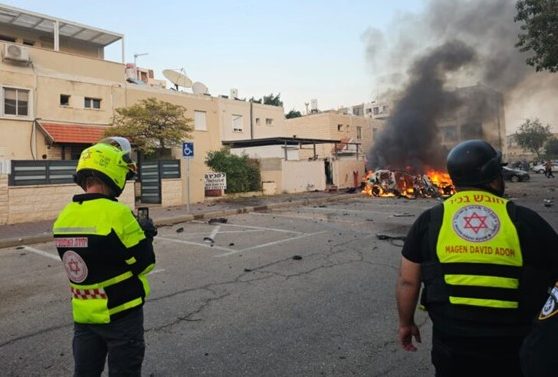 Más de 120 cohetes de Hezbolá disparados contra Israel