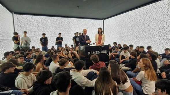 El Museo del Holocausto portugués y la Embajada británica conmemoran el aniversario de la Noche de los Cristales Rotos